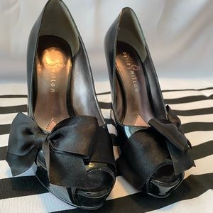 Paris Hilton heals | size 6